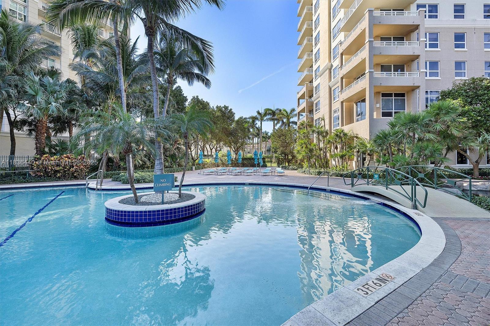 19501 W Country Club Dr # 912