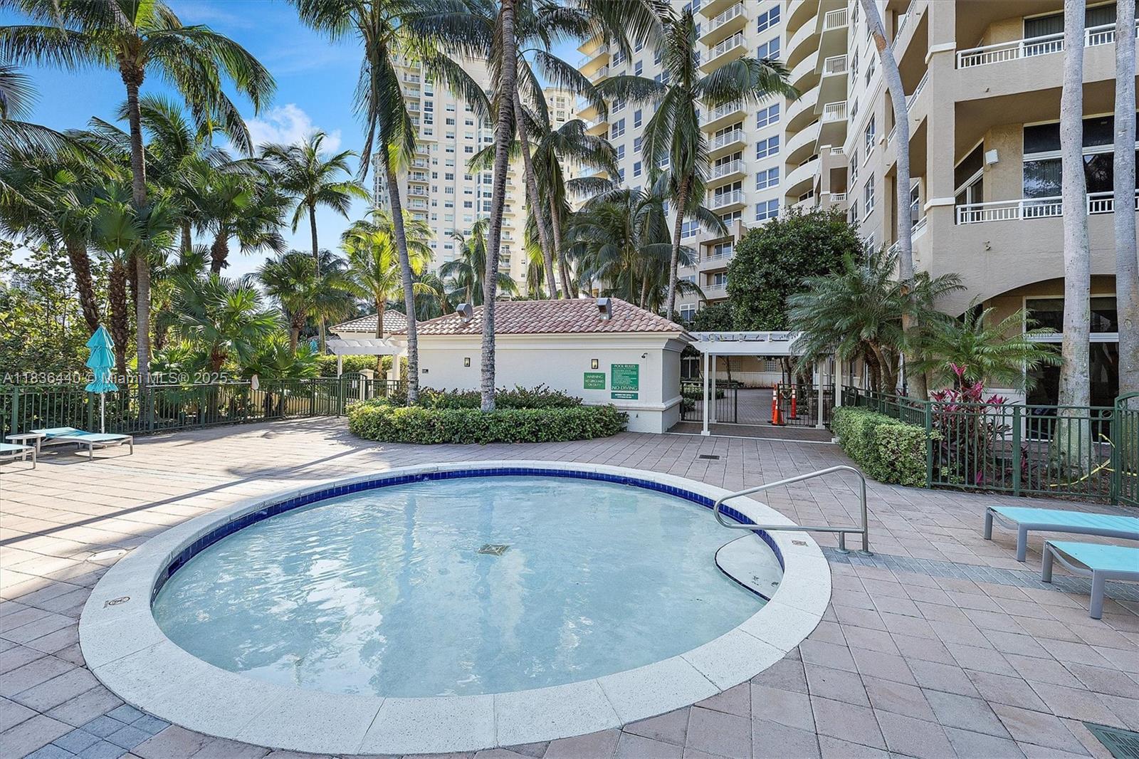 19501 W Country Club Dr # 912