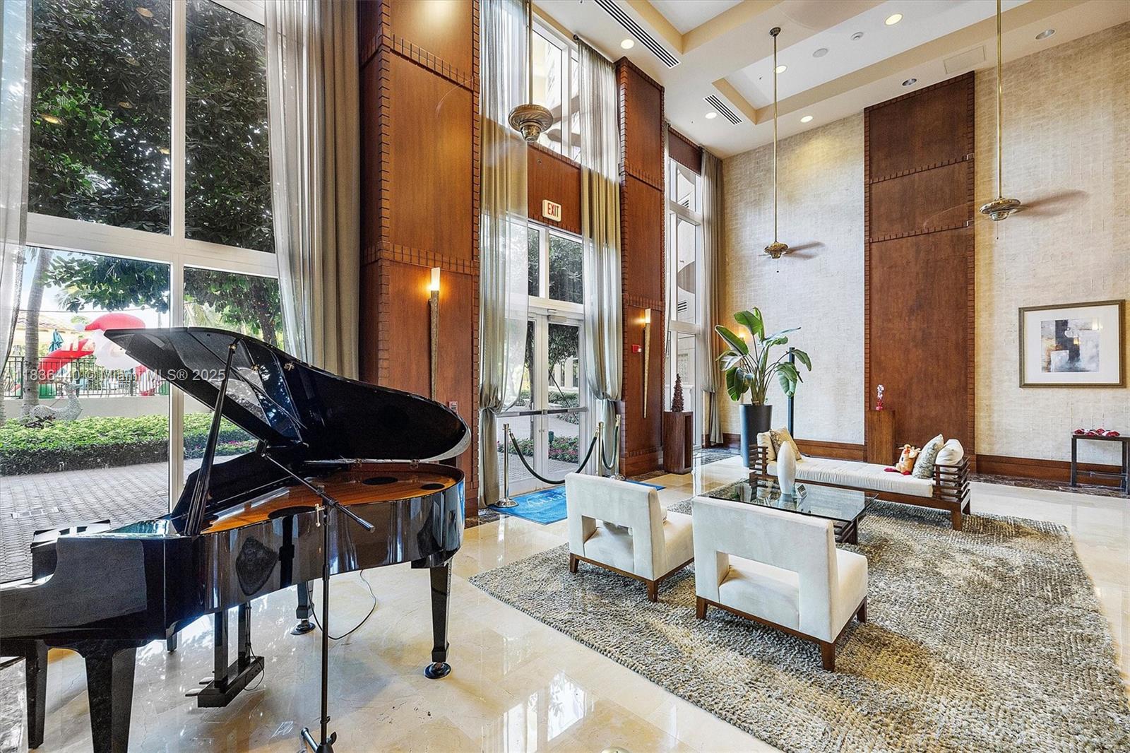 19501 W Country Club Dr # 912