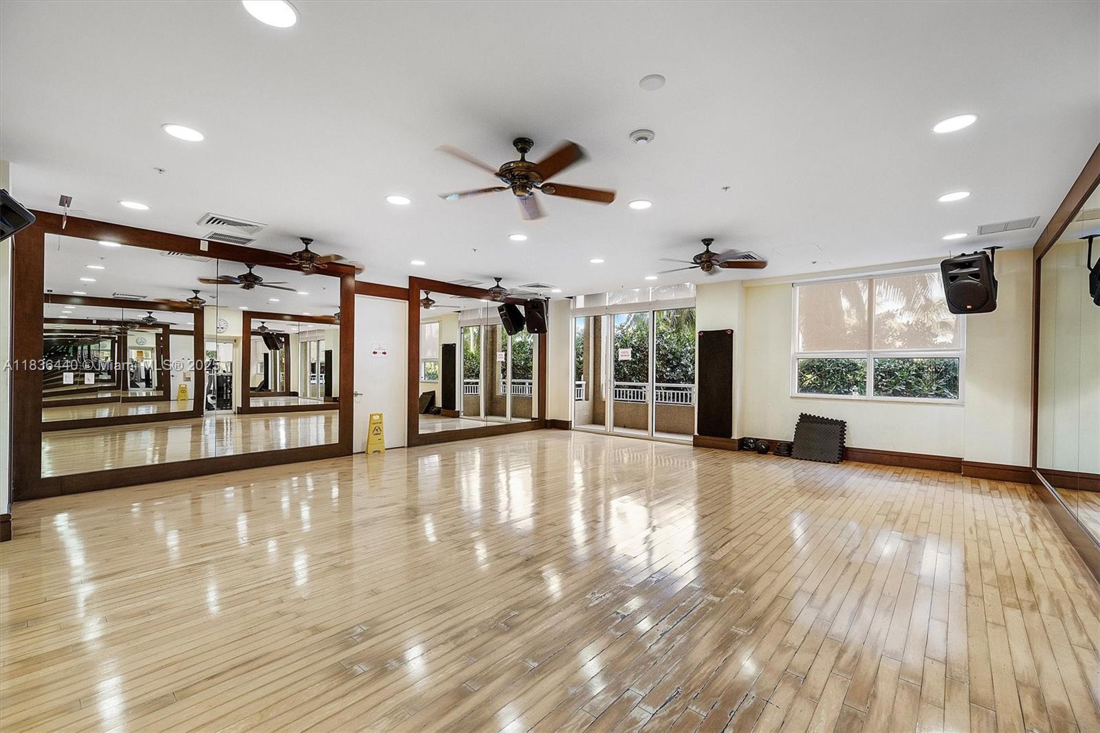 19501 W Country Club Dr # 912