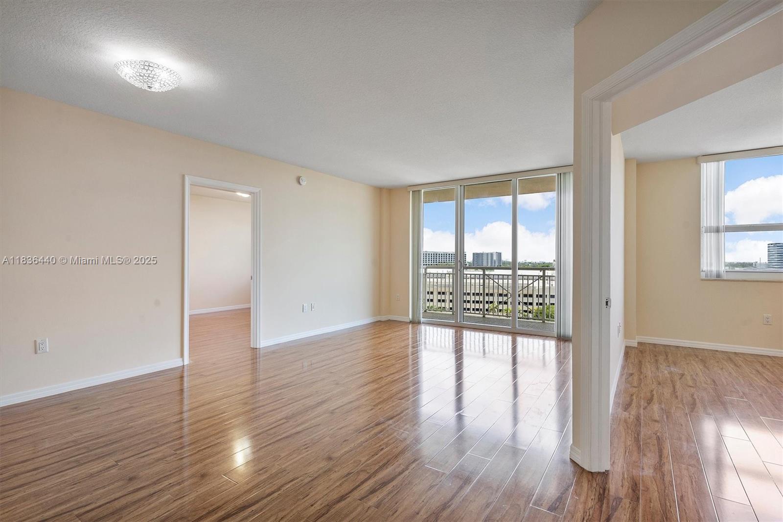 19501 W Country Club Dr # 912