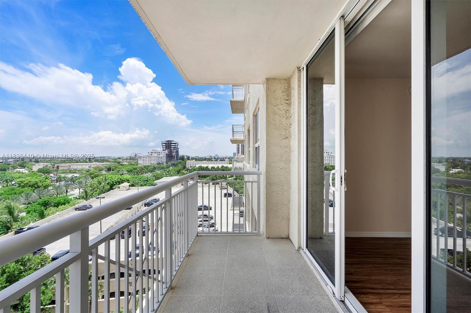 19501 W Country Club Dr # 912