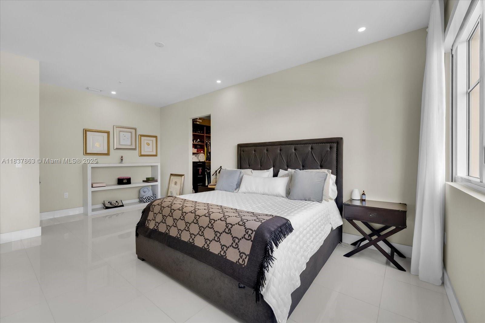 200 Sunny Isles Blvd # 404 Unit: TH-404