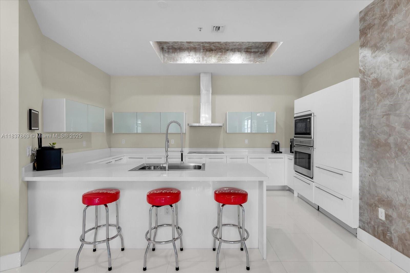 200 Sunny Isles Blvd # 404 Unit: TH-404