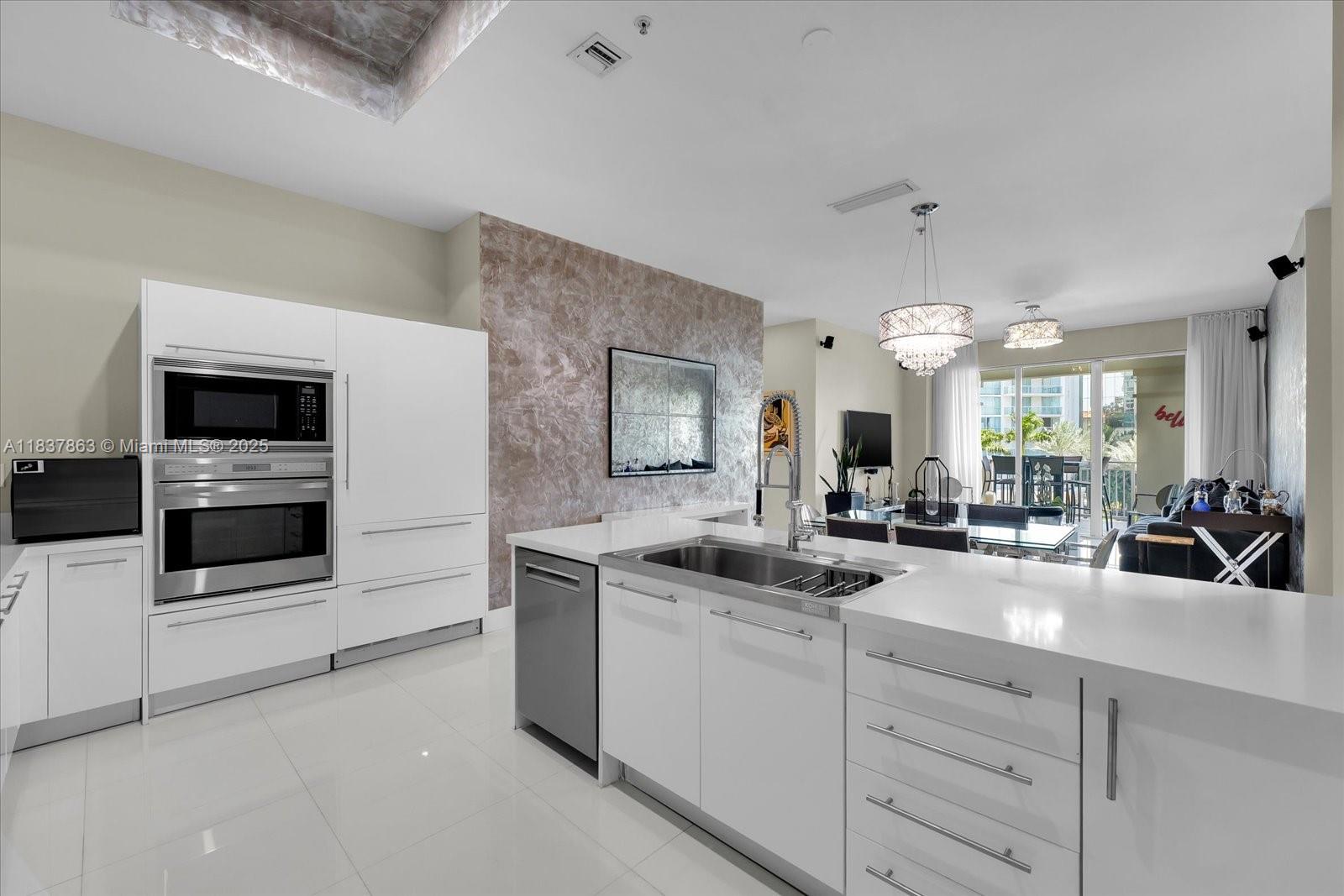 200 Sunny Isles Blvd # 404 Unit: TH-404
