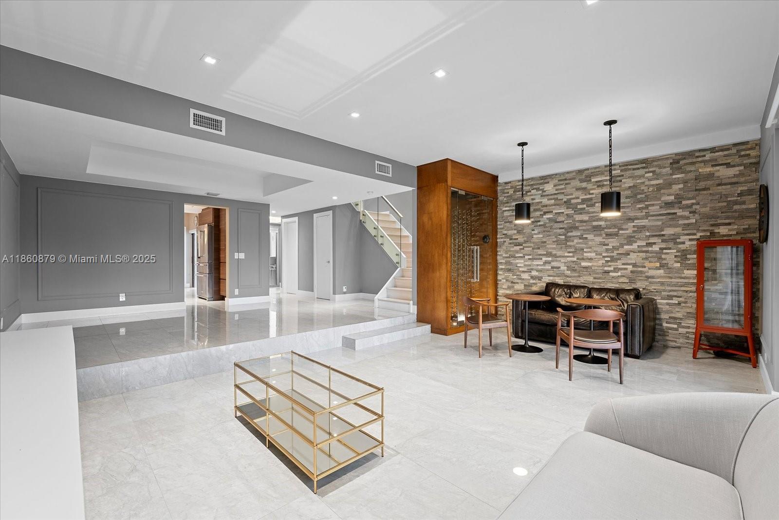 3602 Yacht Club Dr # 405