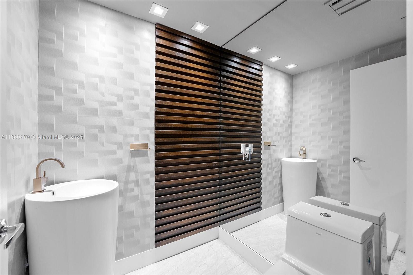 3602 Yacht Club Dr # 405