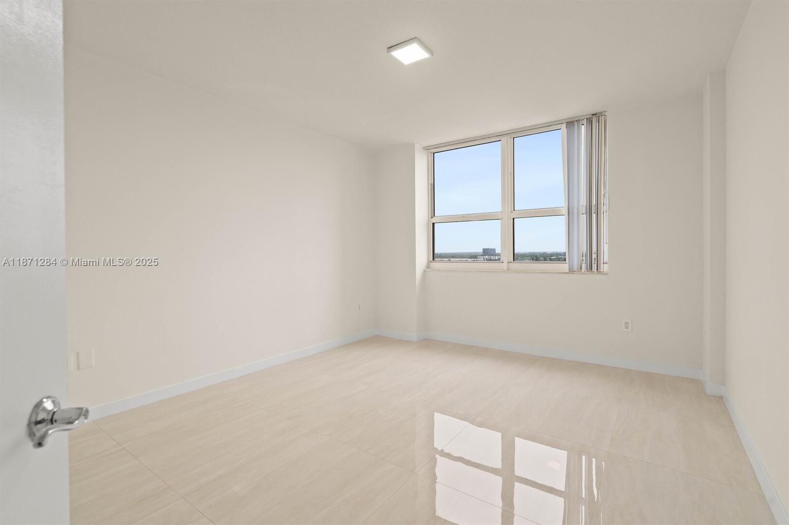 19501 W Country Club Dr # 1410