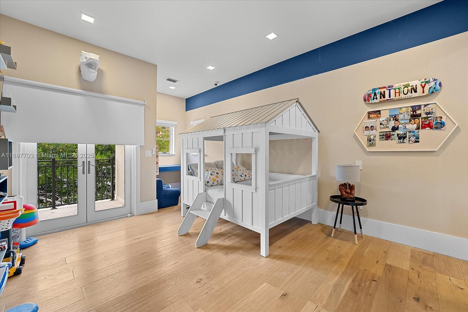 285 Carabela Ct