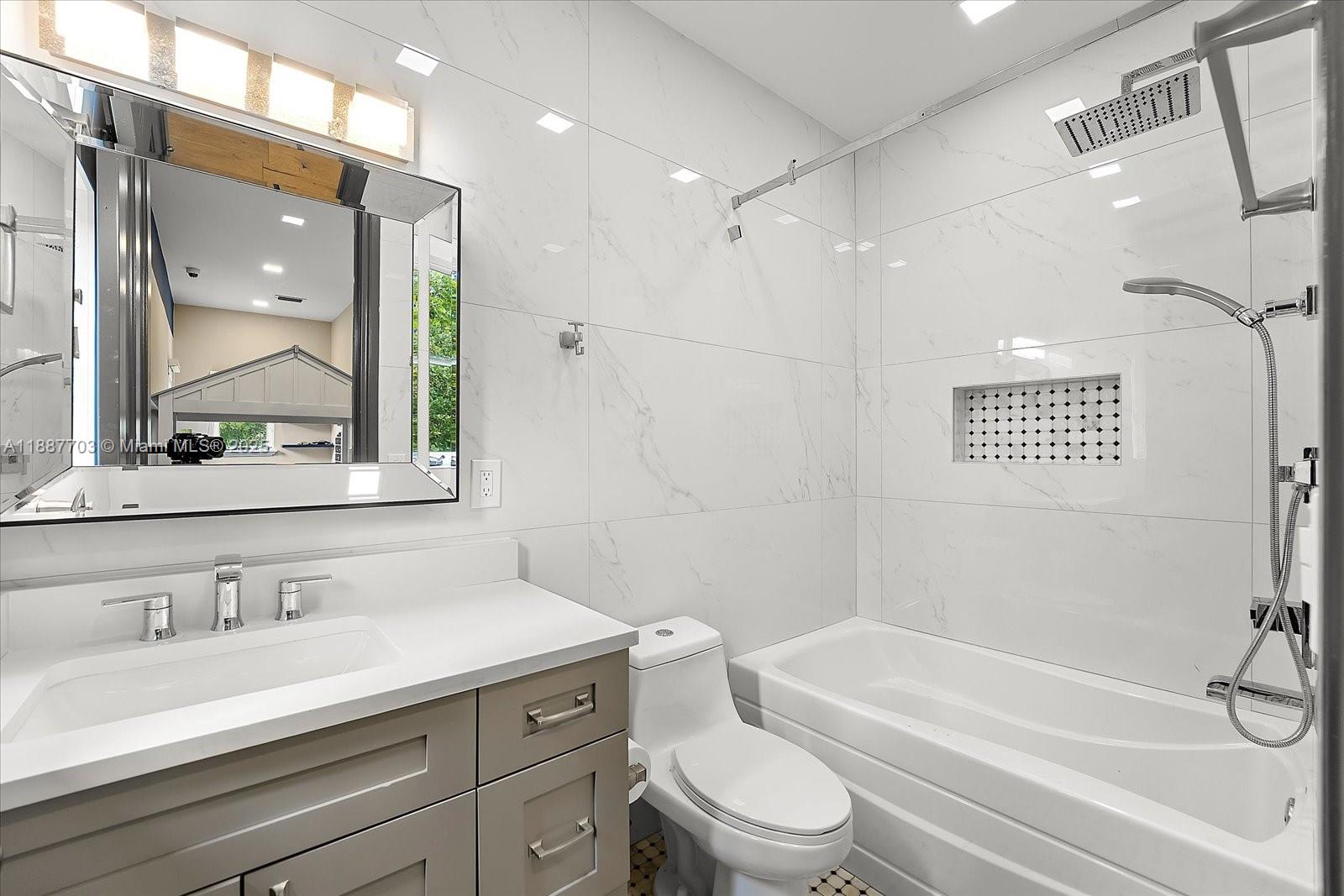 285 Carabela Ct
