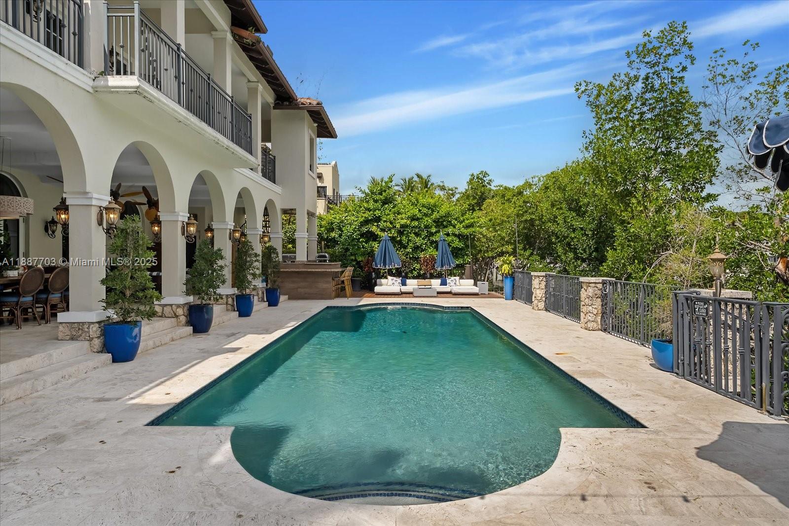 285 Carabela Ct