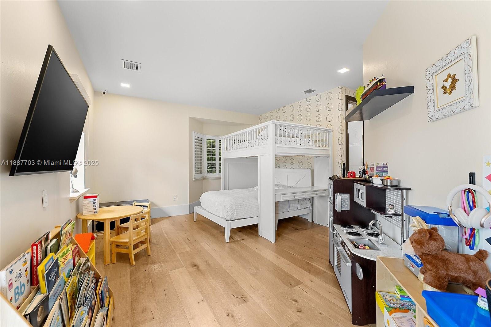 285 Carabela Ct