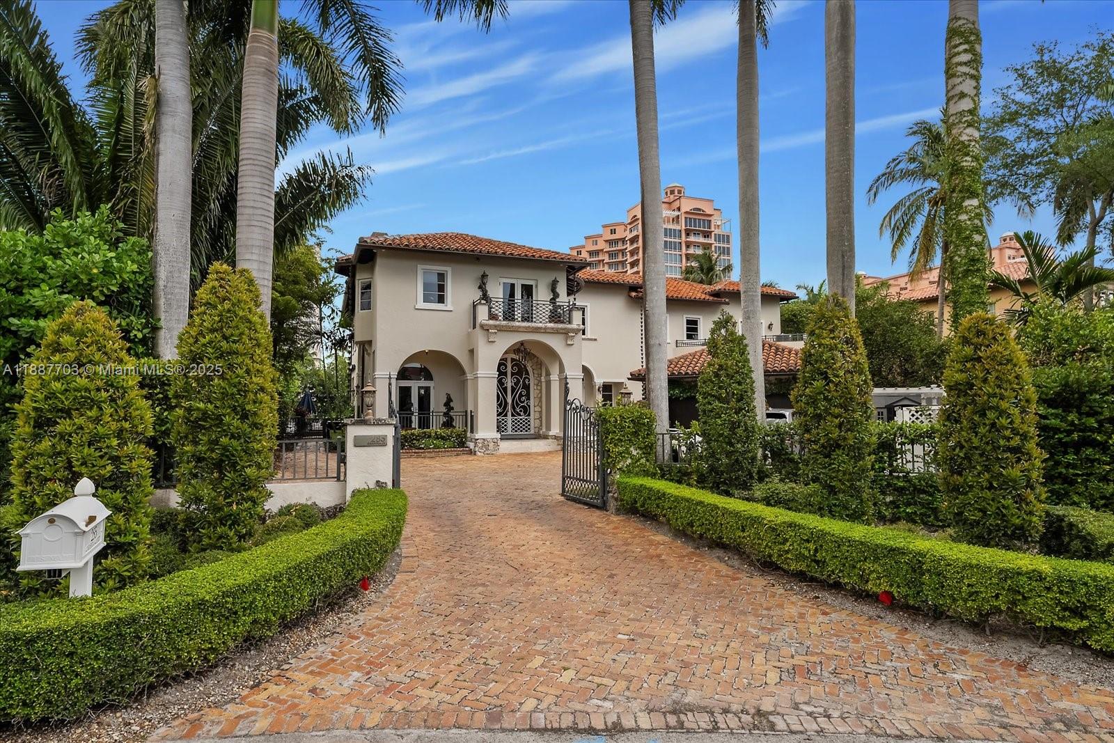 285 Carabela Ct