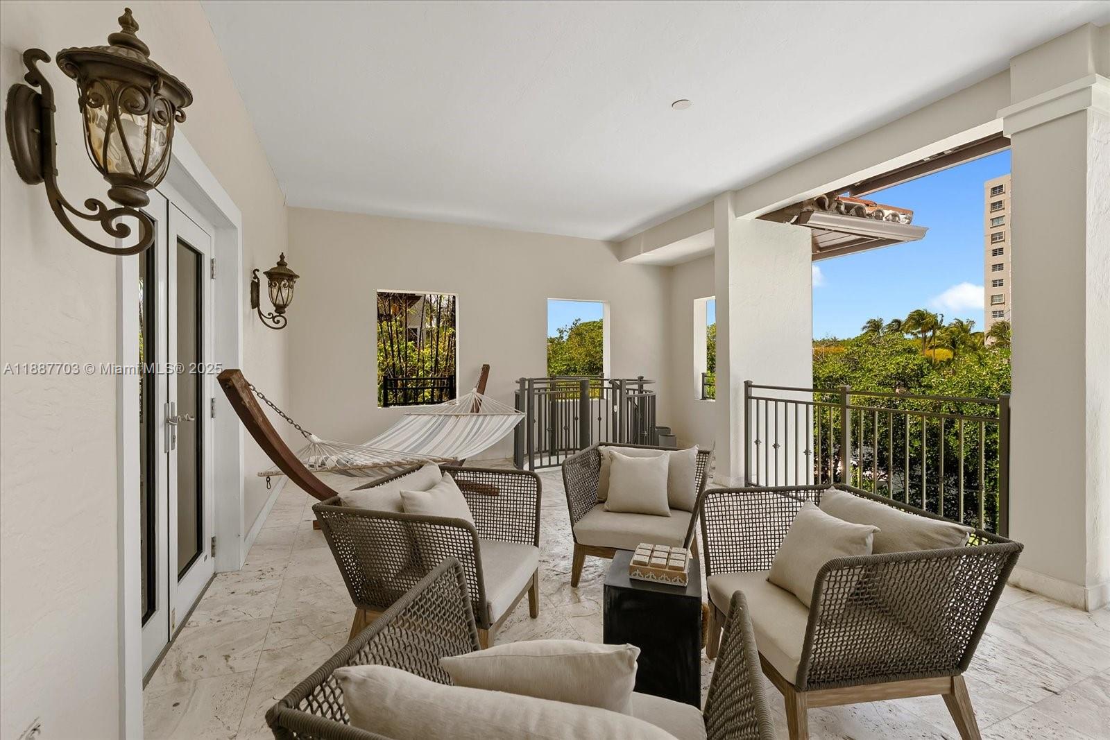 285 Carabela Ct