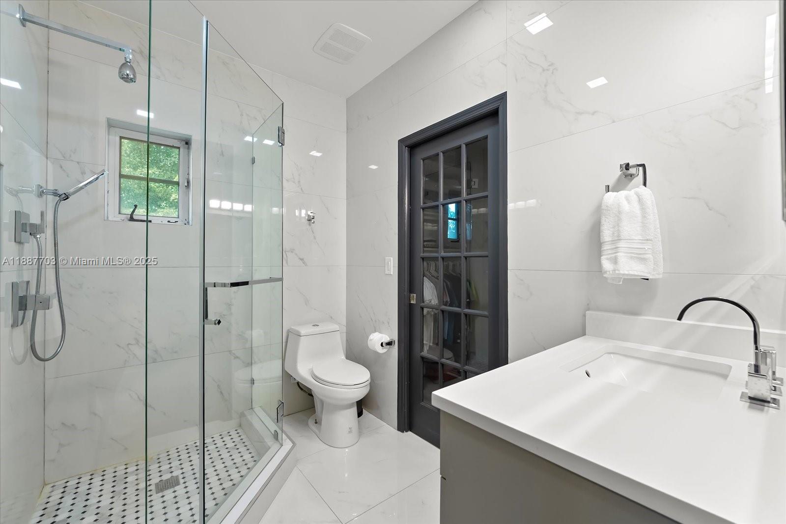 285 Carabela Ct