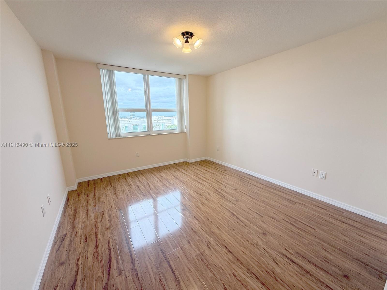 19501 W Country Club Dr # 912