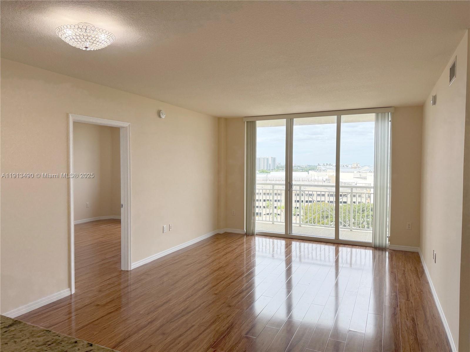 19501 W Country Club Dr # 912