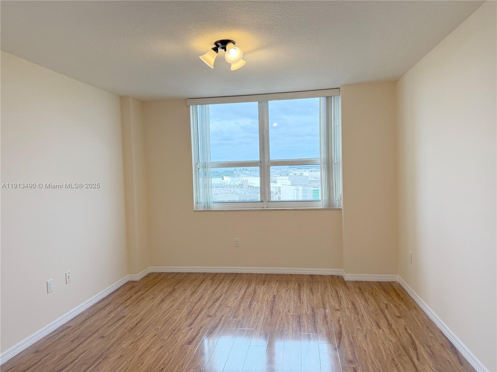 19501 W Country Club Dr # 912