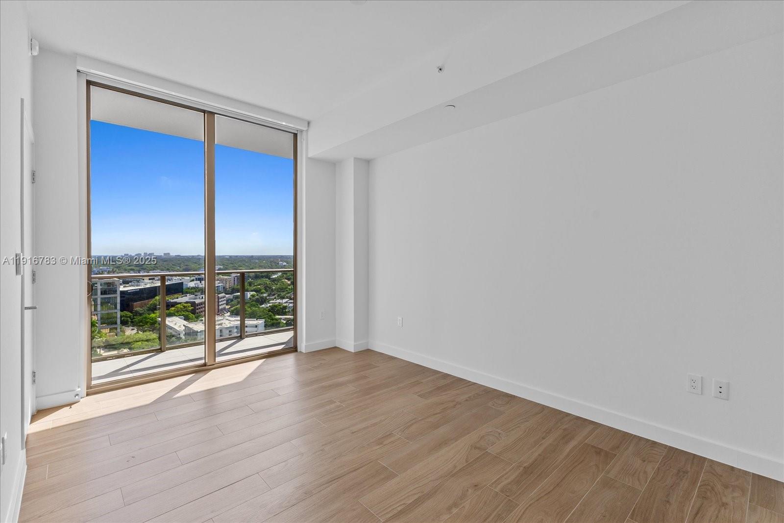 2678 Tigertail Ave # 1605