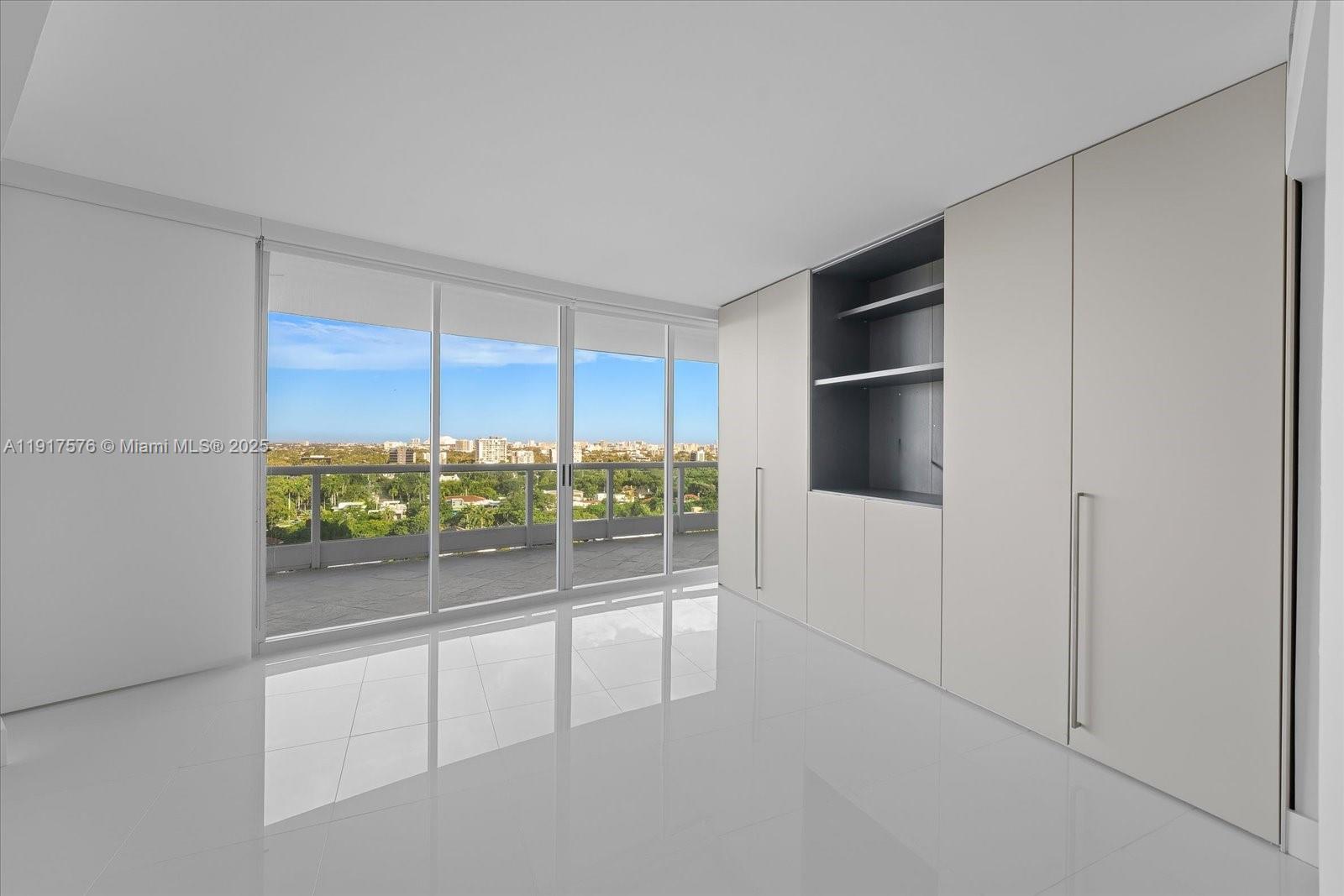 2127 Brickell Ave # 1606