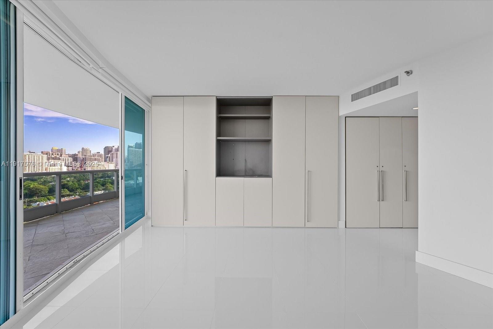 2127 Brickell Ave # 1606