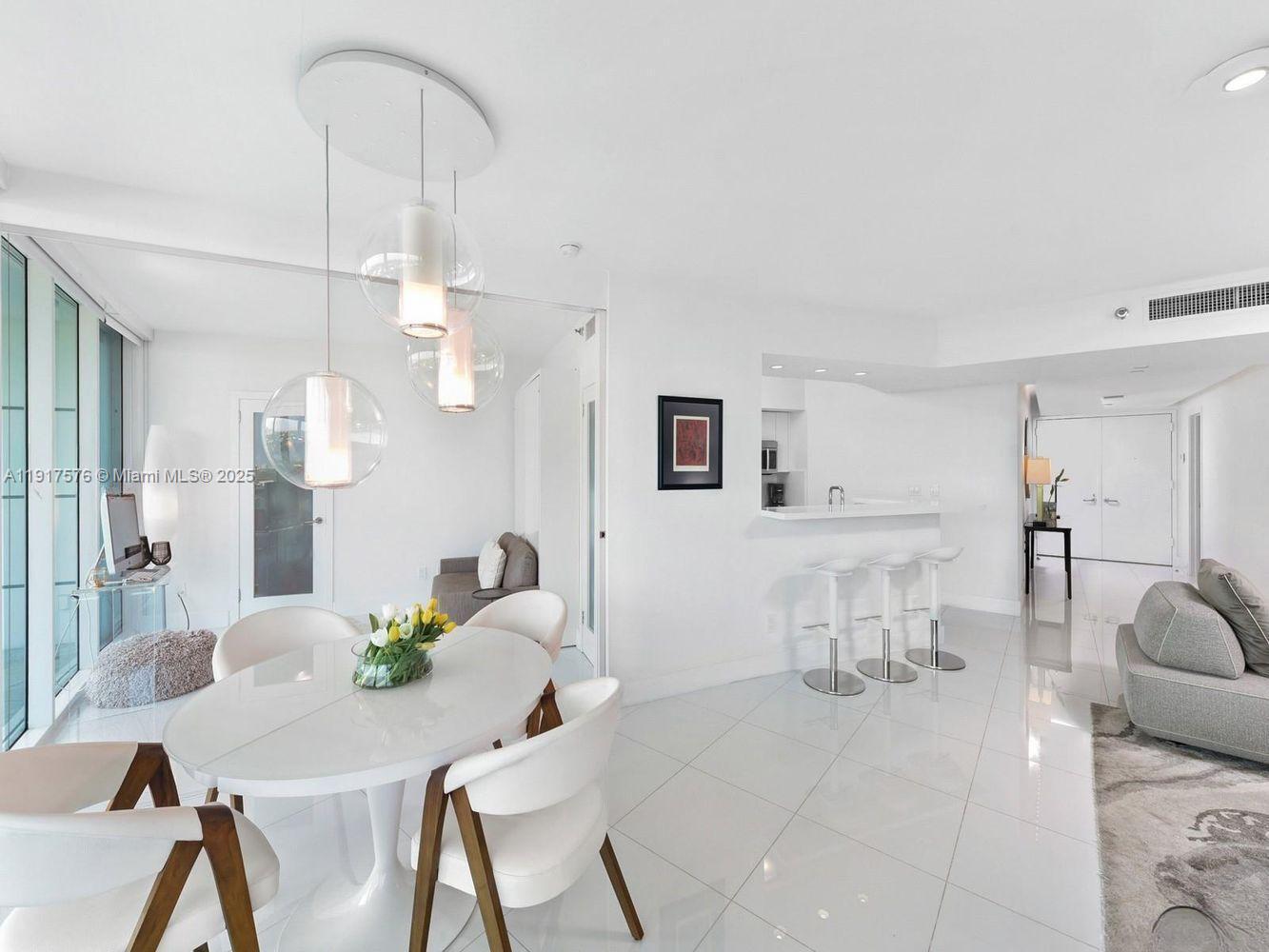 2127 Brickell Ave # 1606