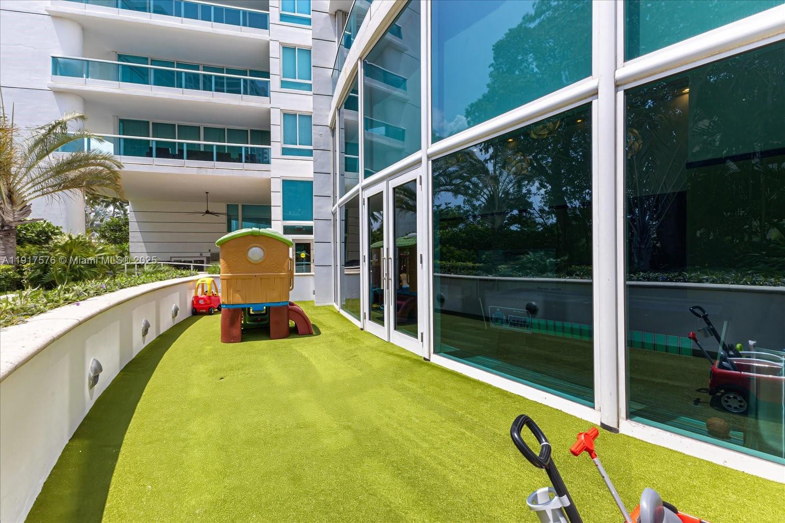 2127 Brickell Ave # 1606