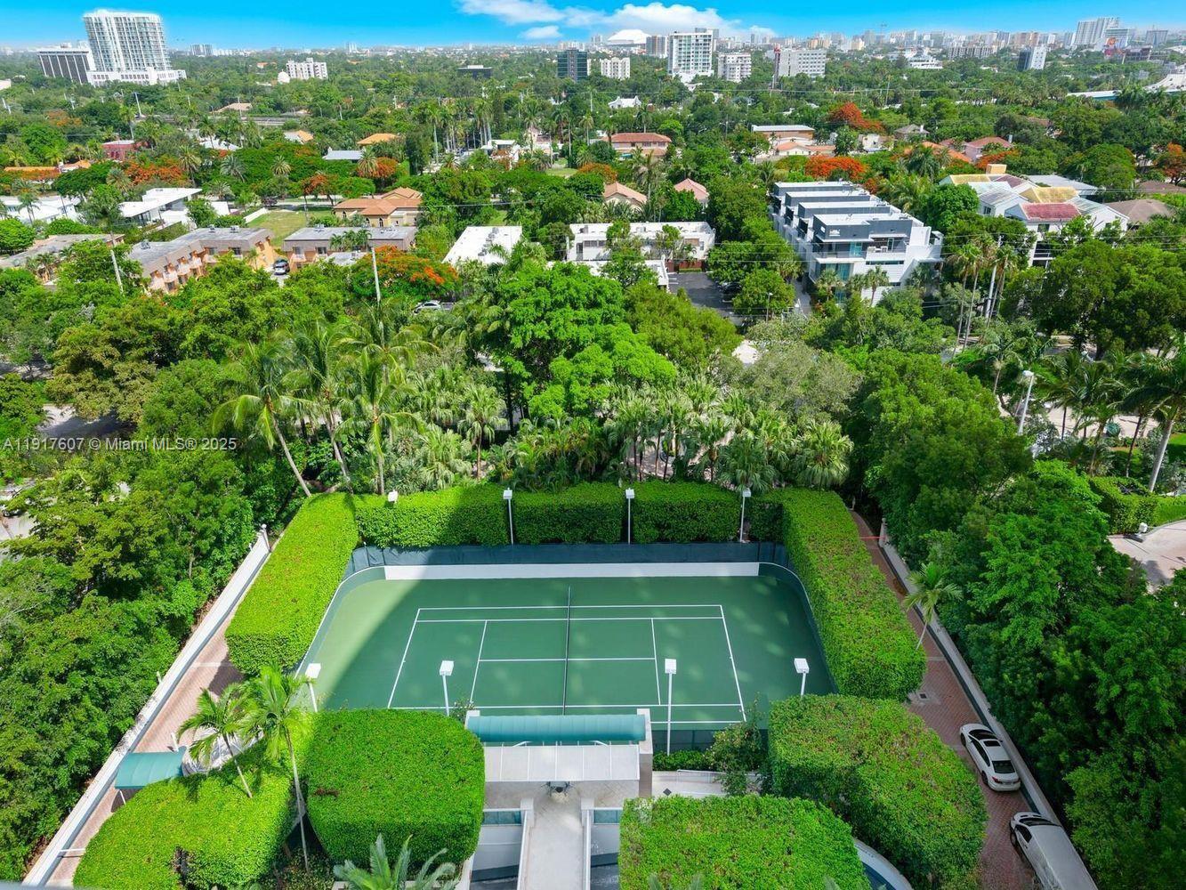 2127 Brickell Ave # 1606