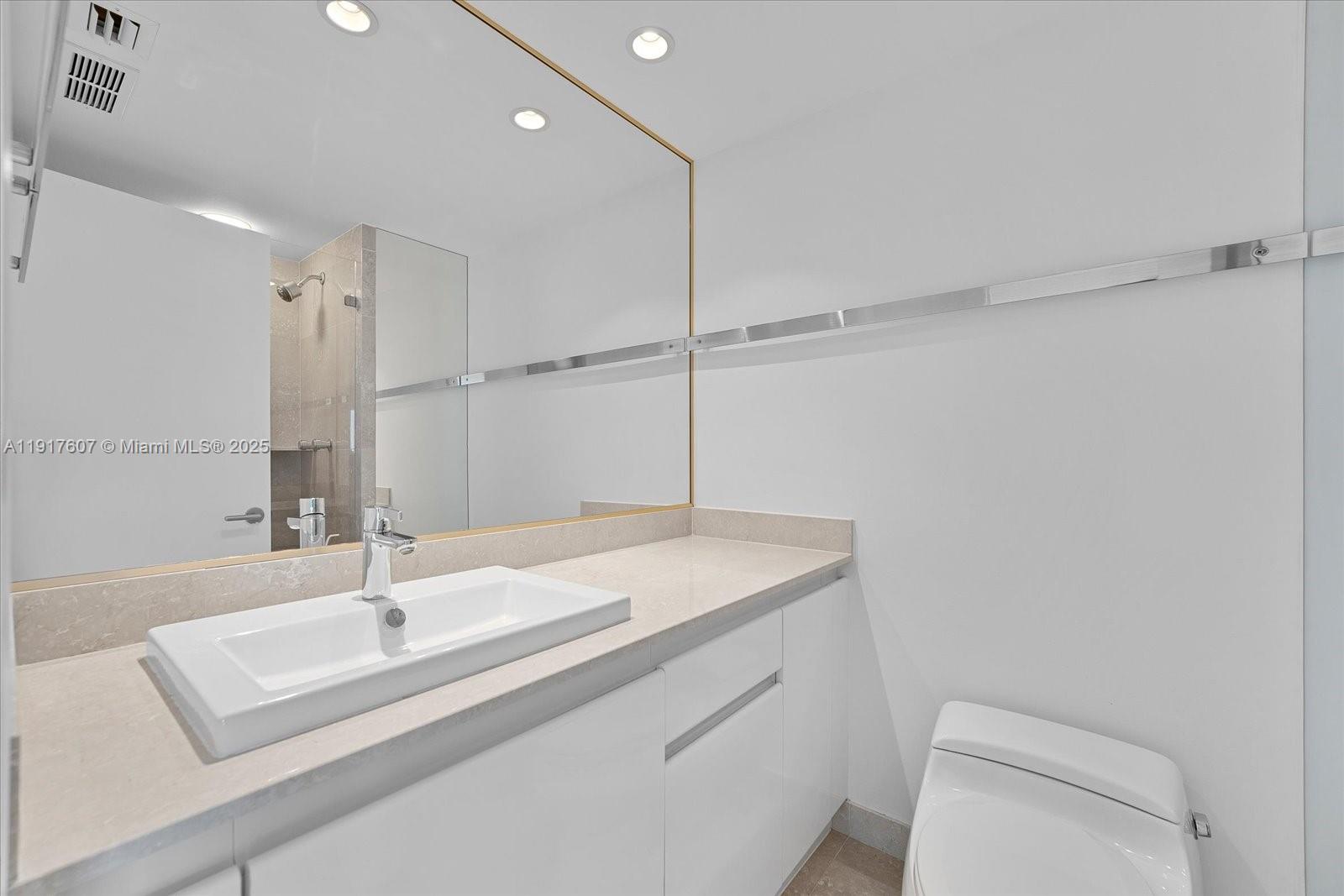 2127 Brickell Ave # 1606