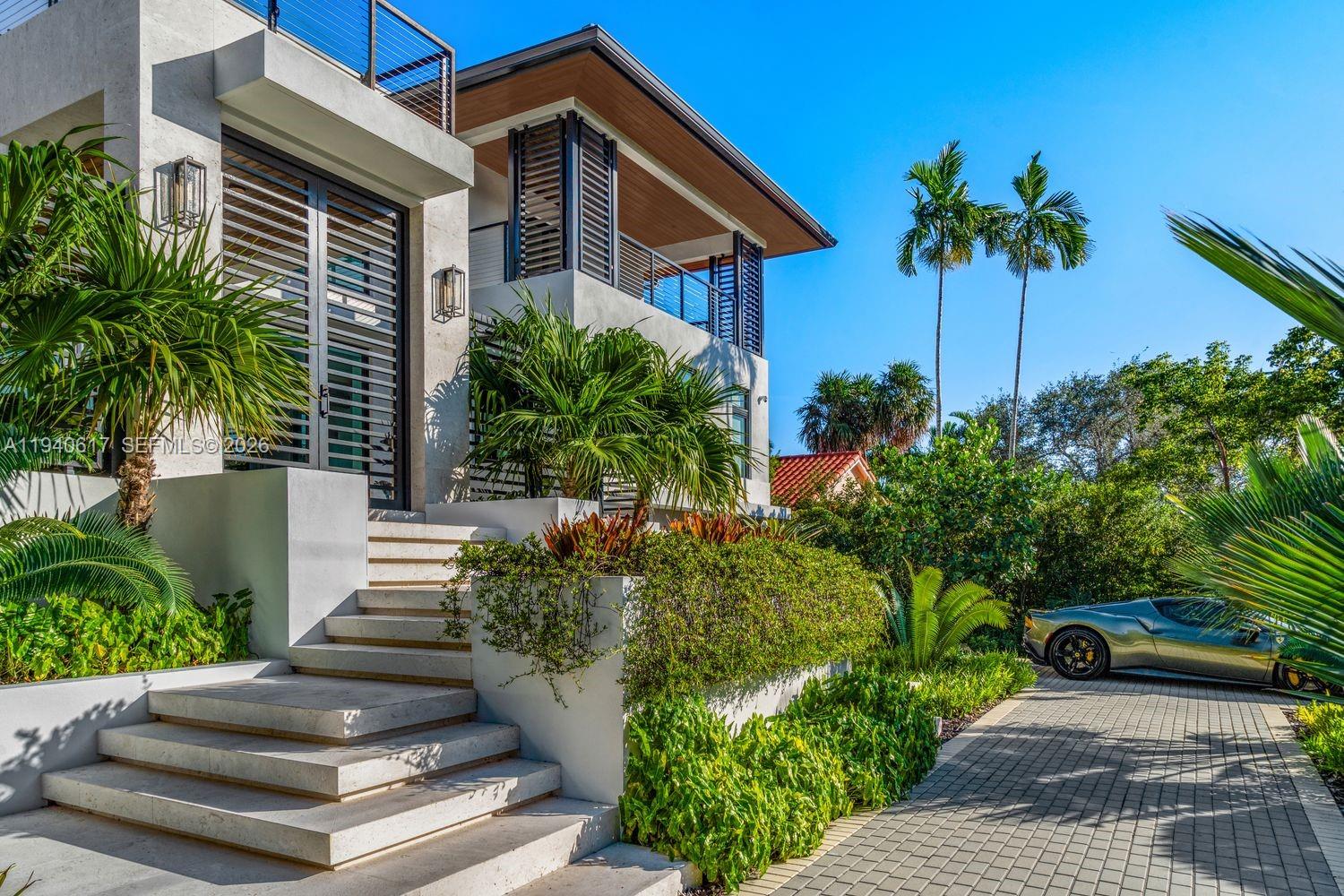 6853 Sunrise Ct