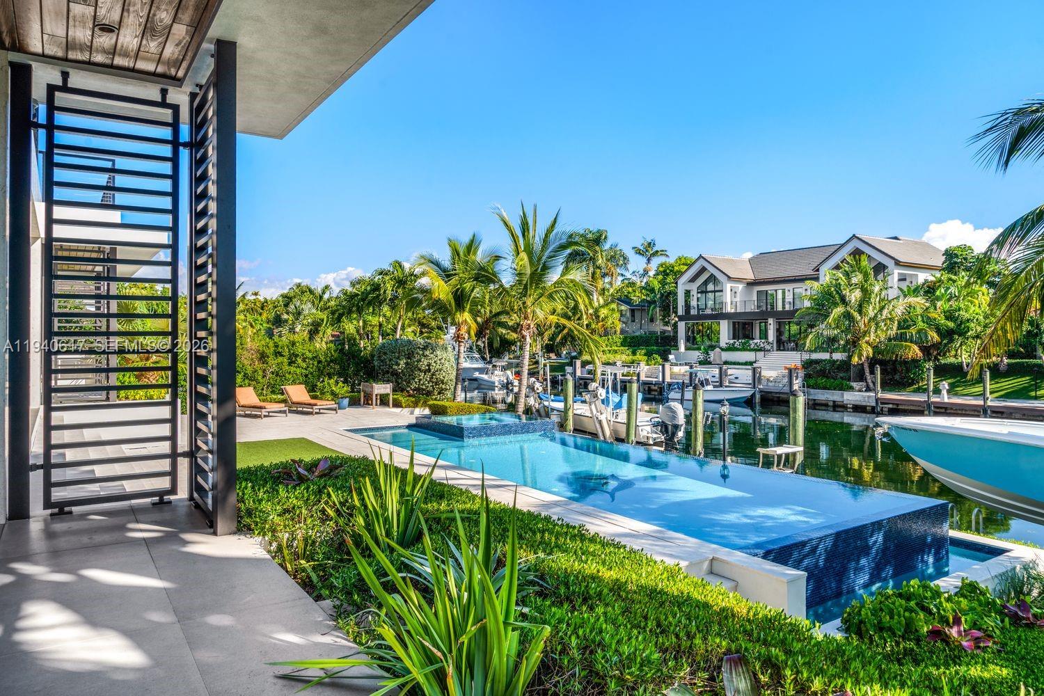6853 Sunrise Ct