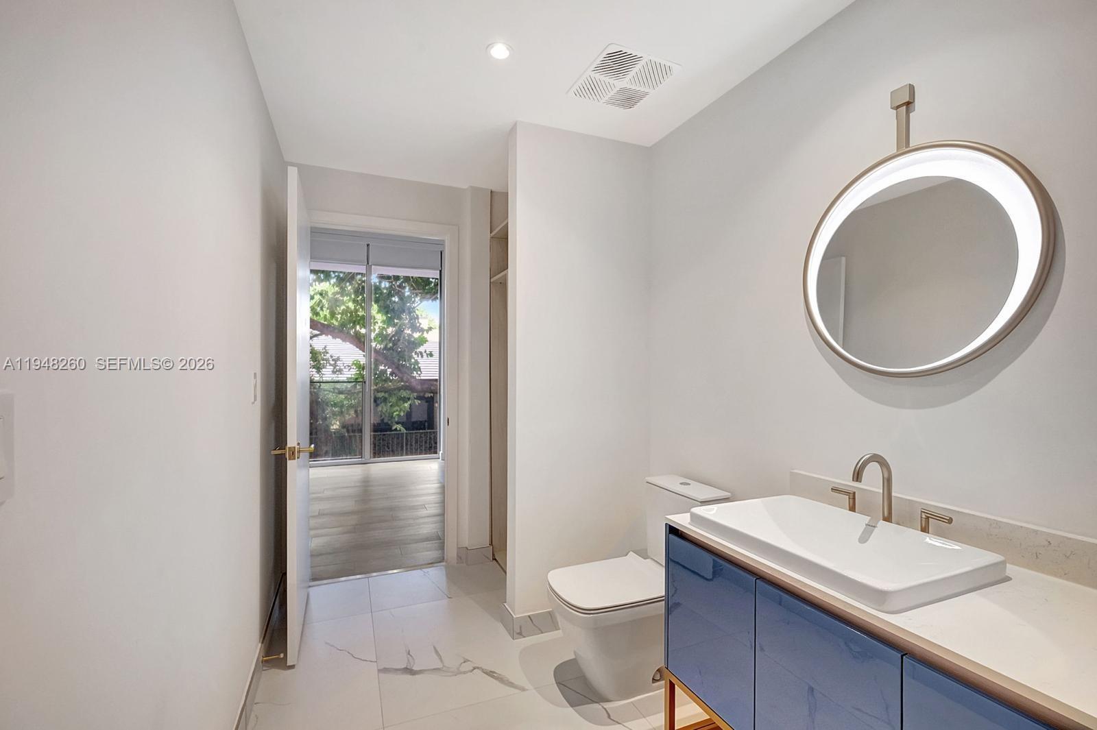 2678 Tigertail Ave # 204