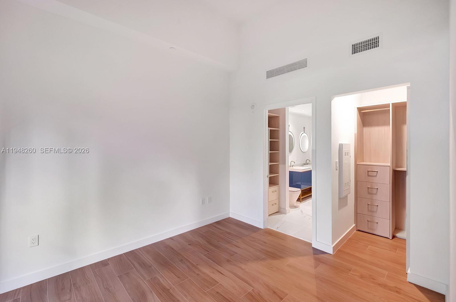 2678 Tigertail Ave # 204