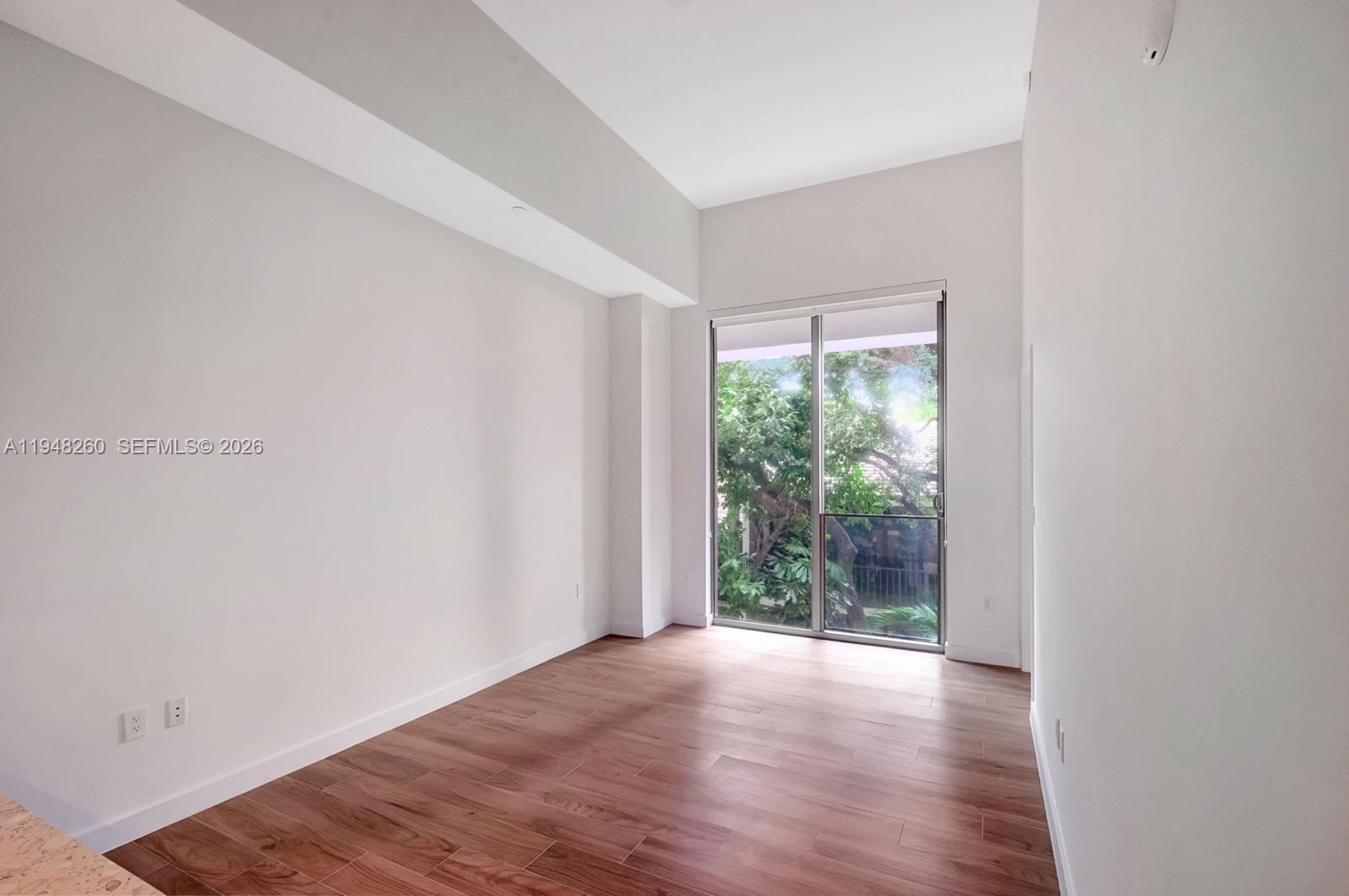 2678 Tigertail Ave # 204