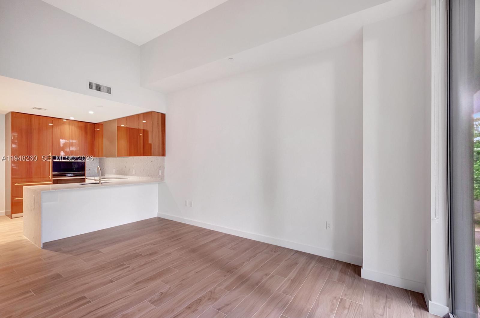 2678 Tigertail Ave # 204