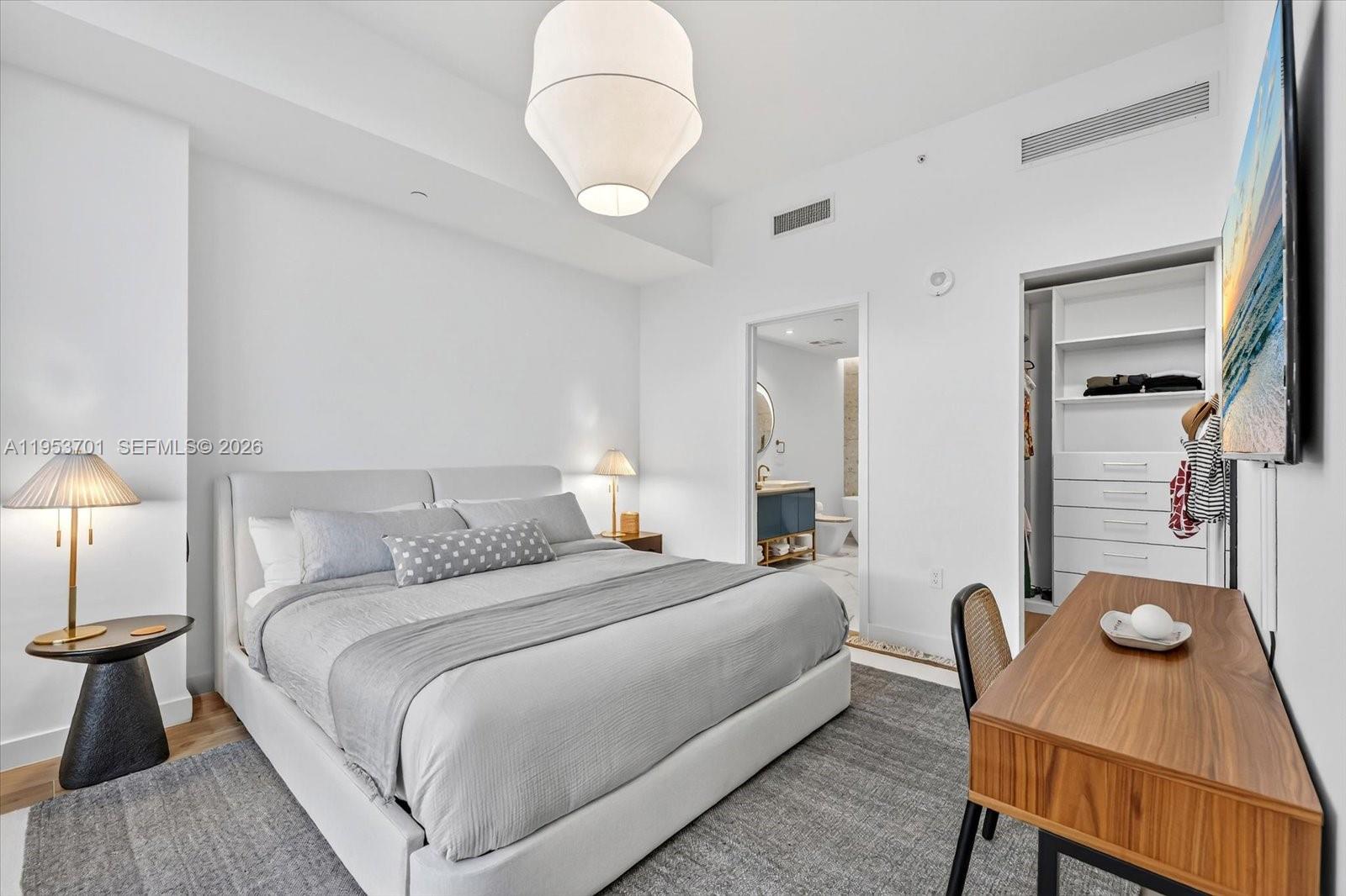 2678 Tigertail Ave # 301