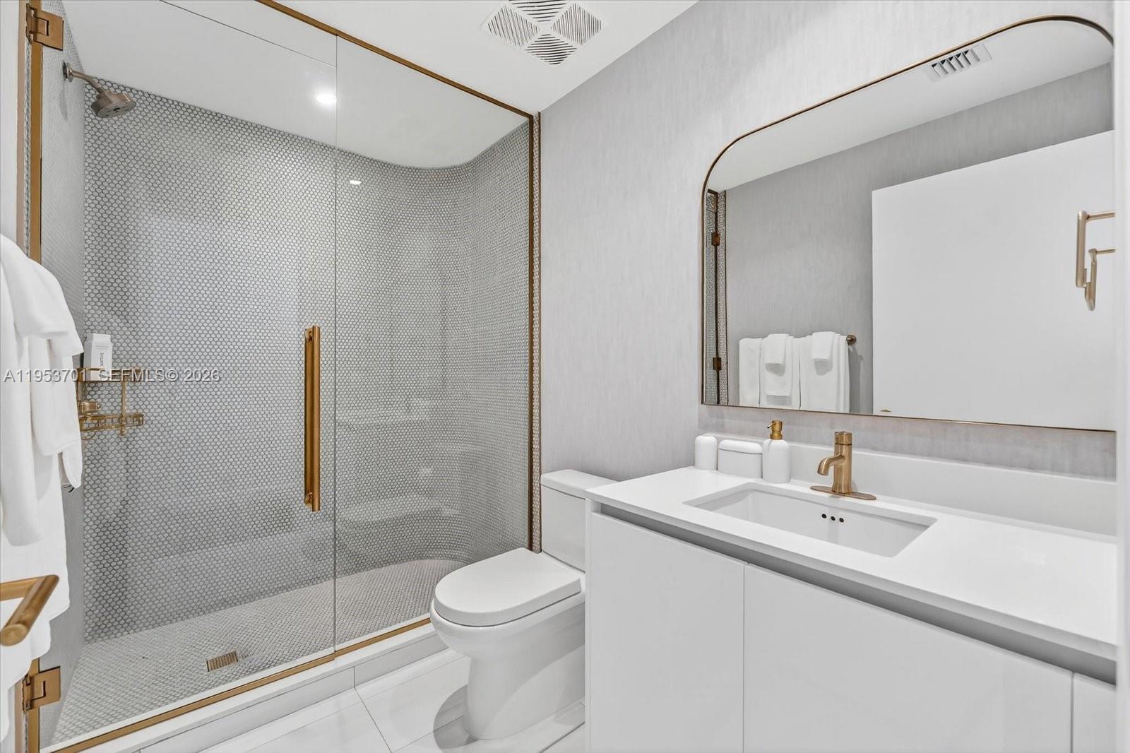 2678 Tigertail Ave # 301