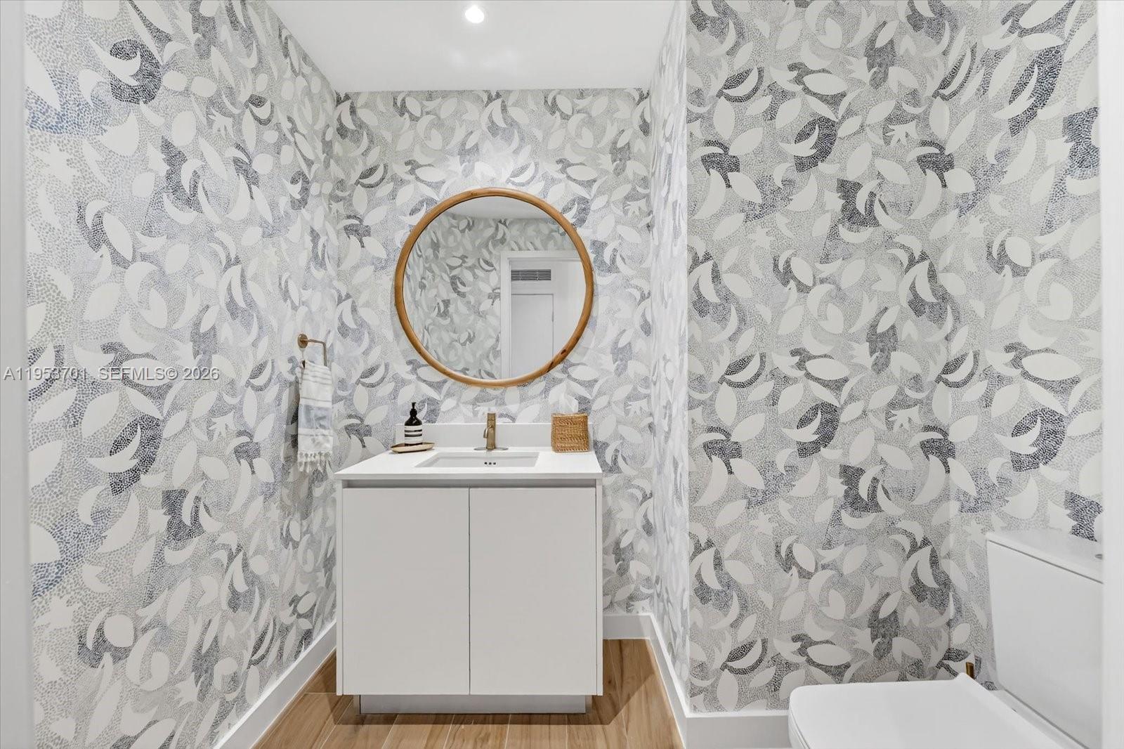 2678 Tigertail Ave # 301