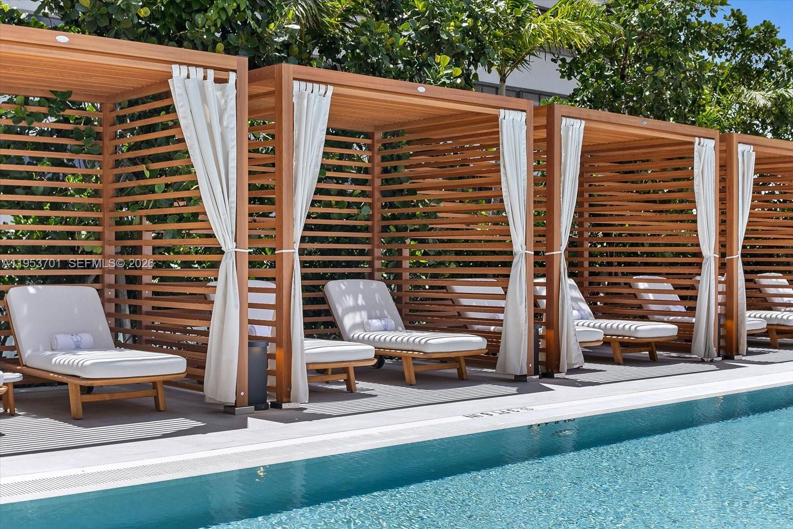 2678 Tigertail Ave # 301