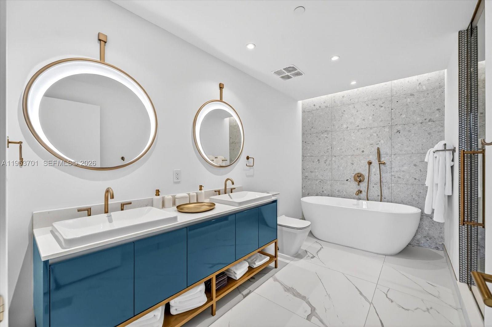 2678 Tigertail Ave # 301