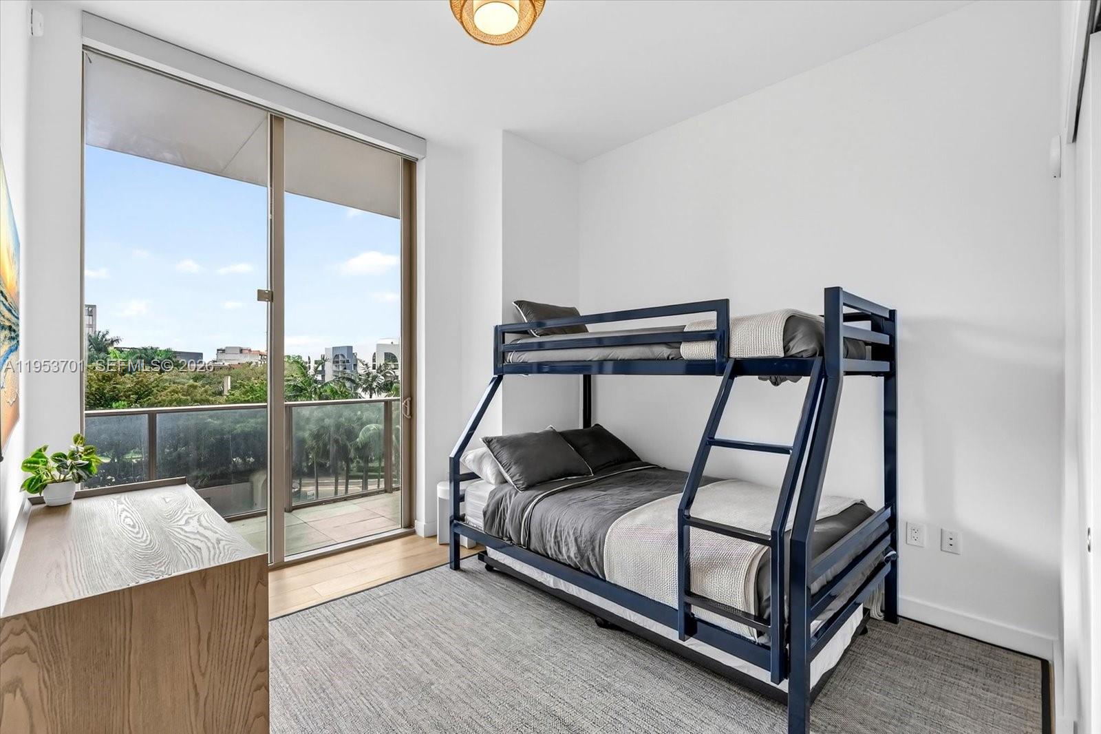 2678 Tigertail Ave # 301