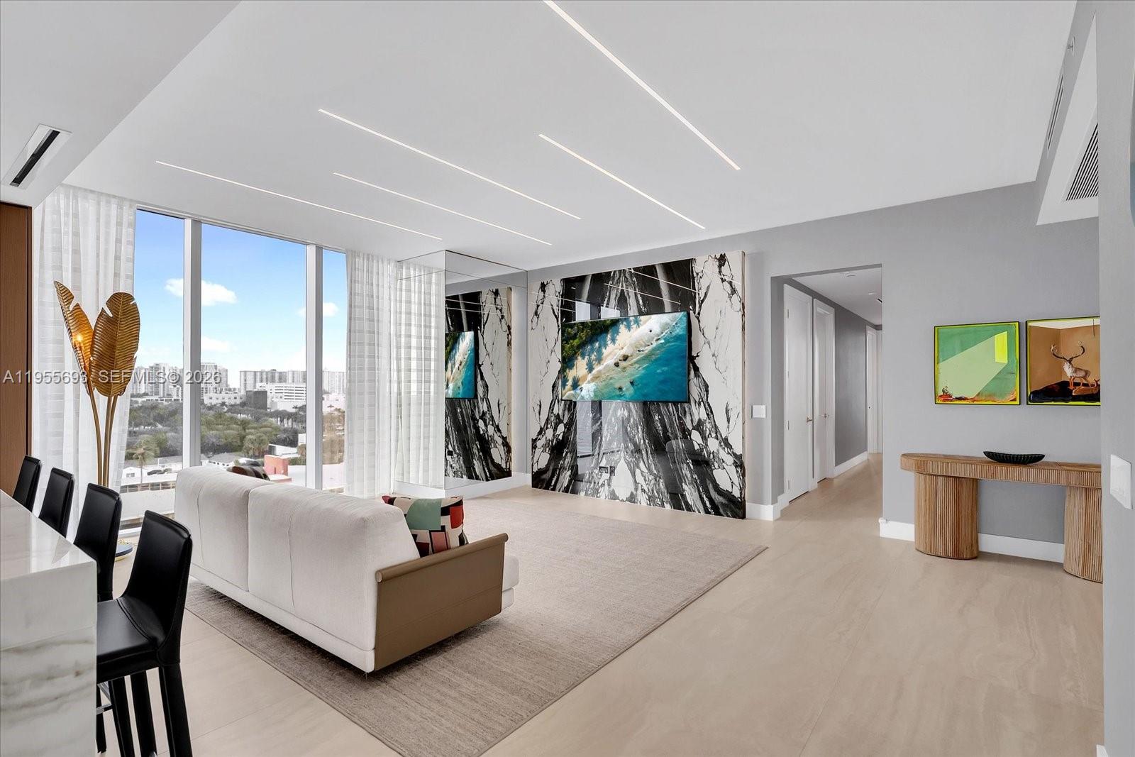 18501 Collins Ave # 704