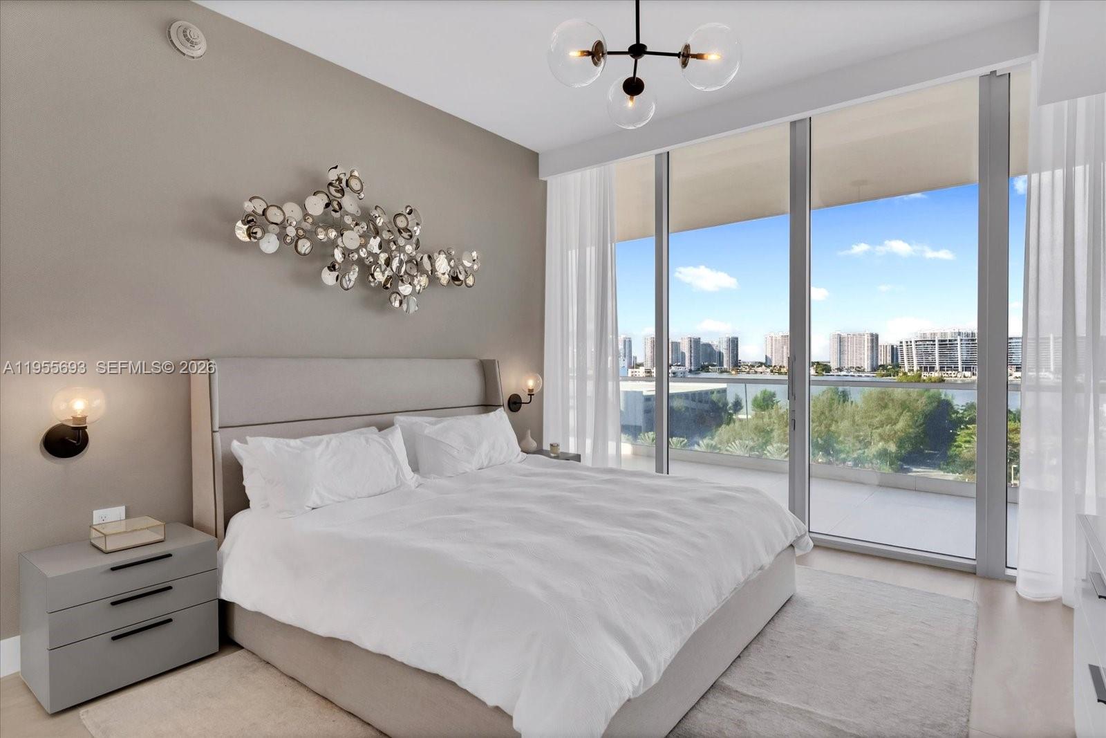 18501 Collins Ave # 704