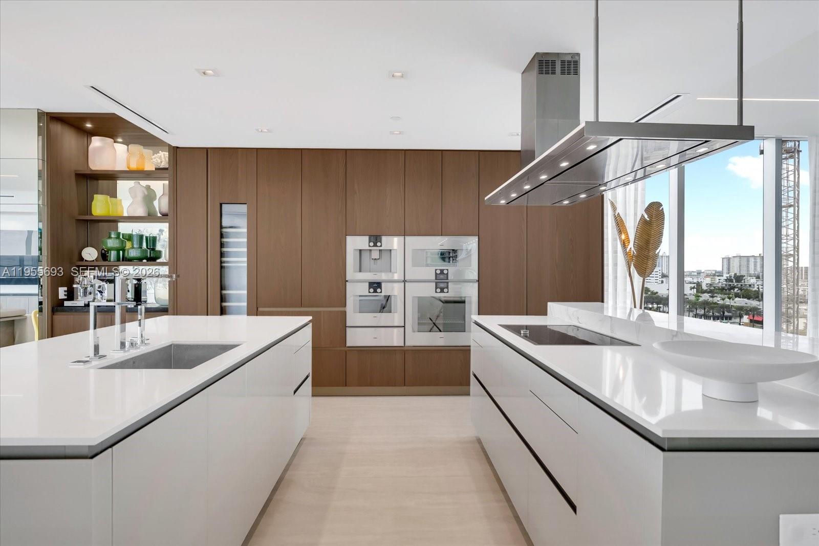 18501 Collins Ave # 704