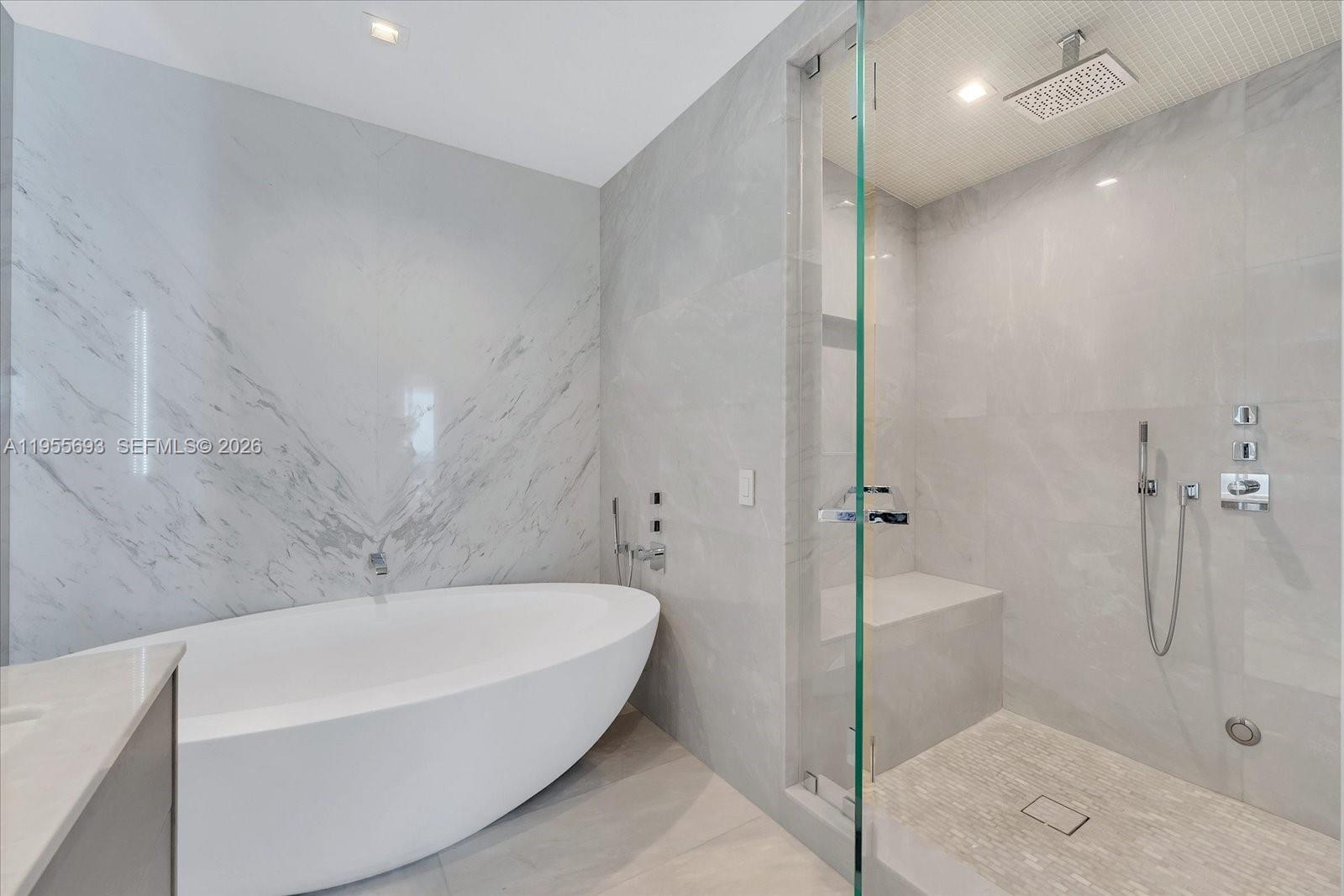 18501 Collins Ave # 704