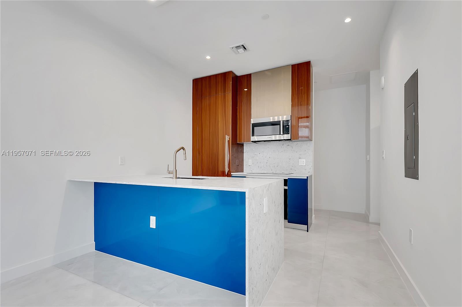 2655 S Bayshore Dr # 1107