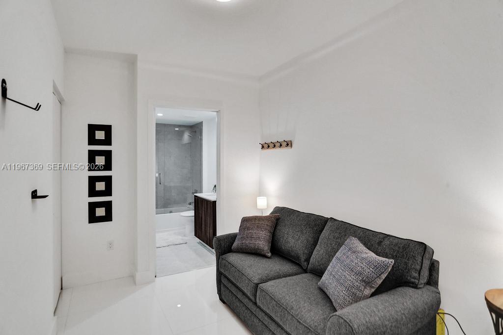 488 NE 18th St # 2708