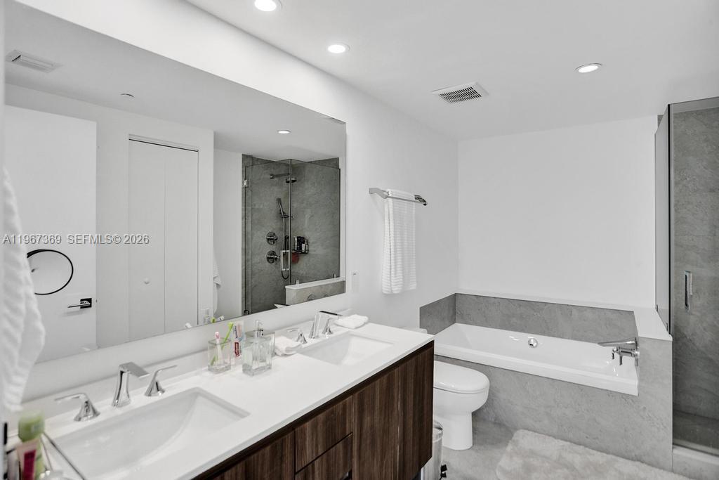 488 NE 18th St # 2708