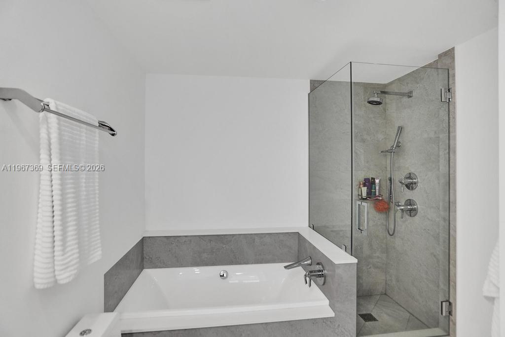 488 NE 18th St # 2708