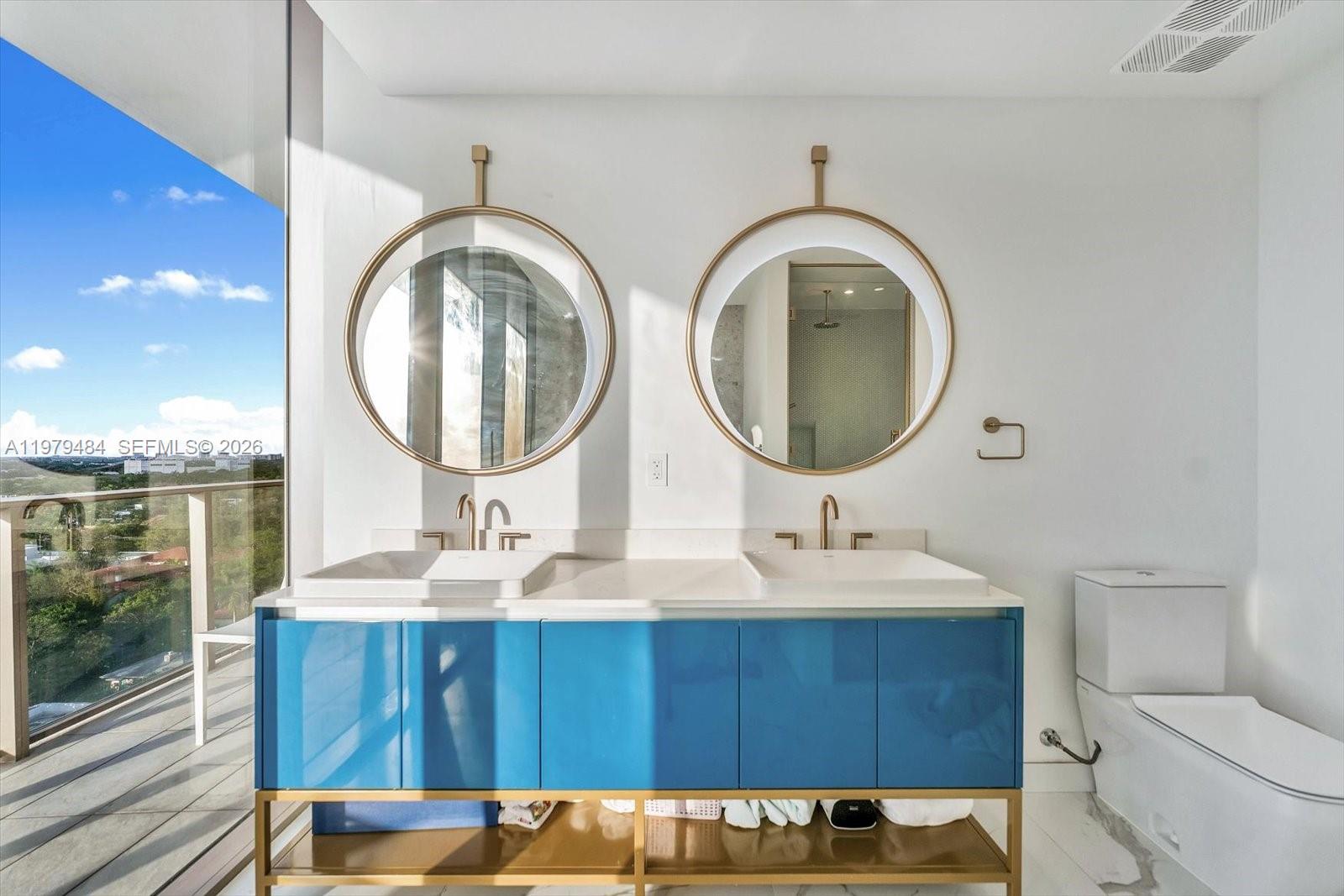 2678 Tigertail Ave # 902